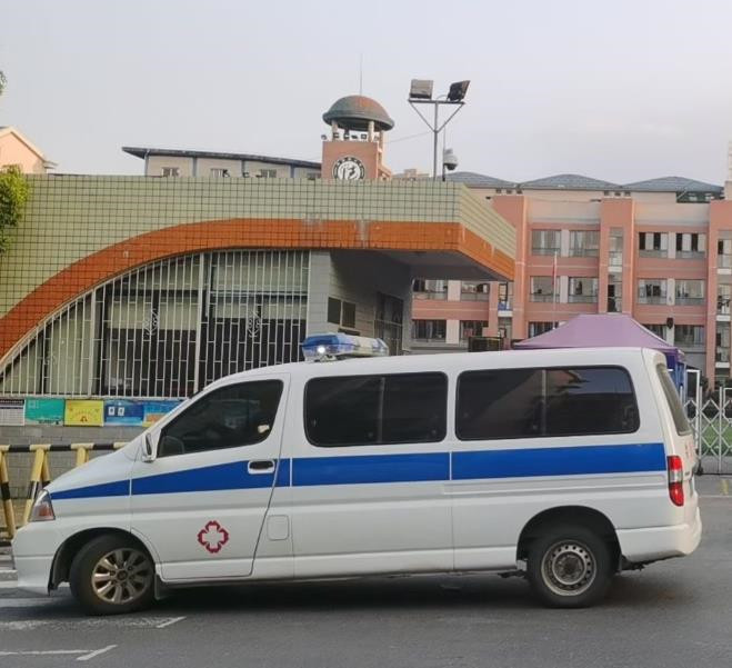 金沙救护车出租护送骨折病人一公里多少钱